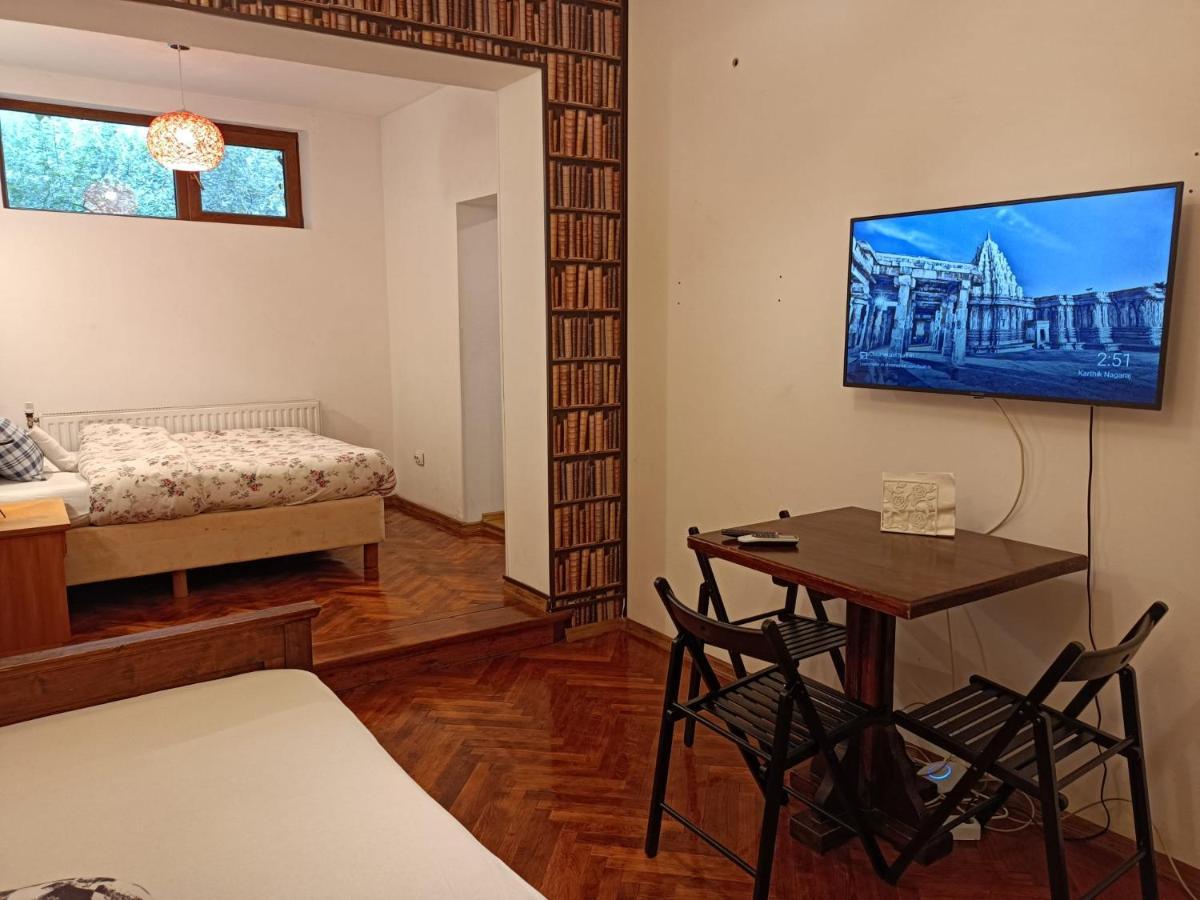 Discreet And Quiet Apartment In Central Of Piata Romana Bucarest Exterior foto